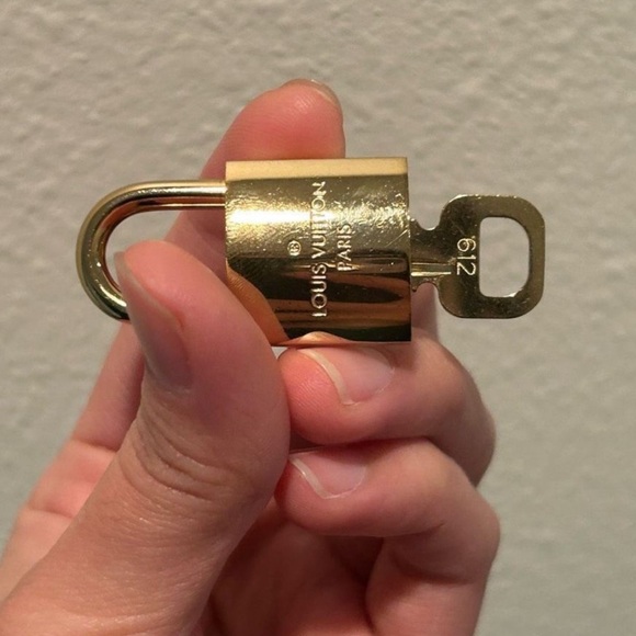 RARE #612 LV lock and key gold brass - Picture 6 of 11